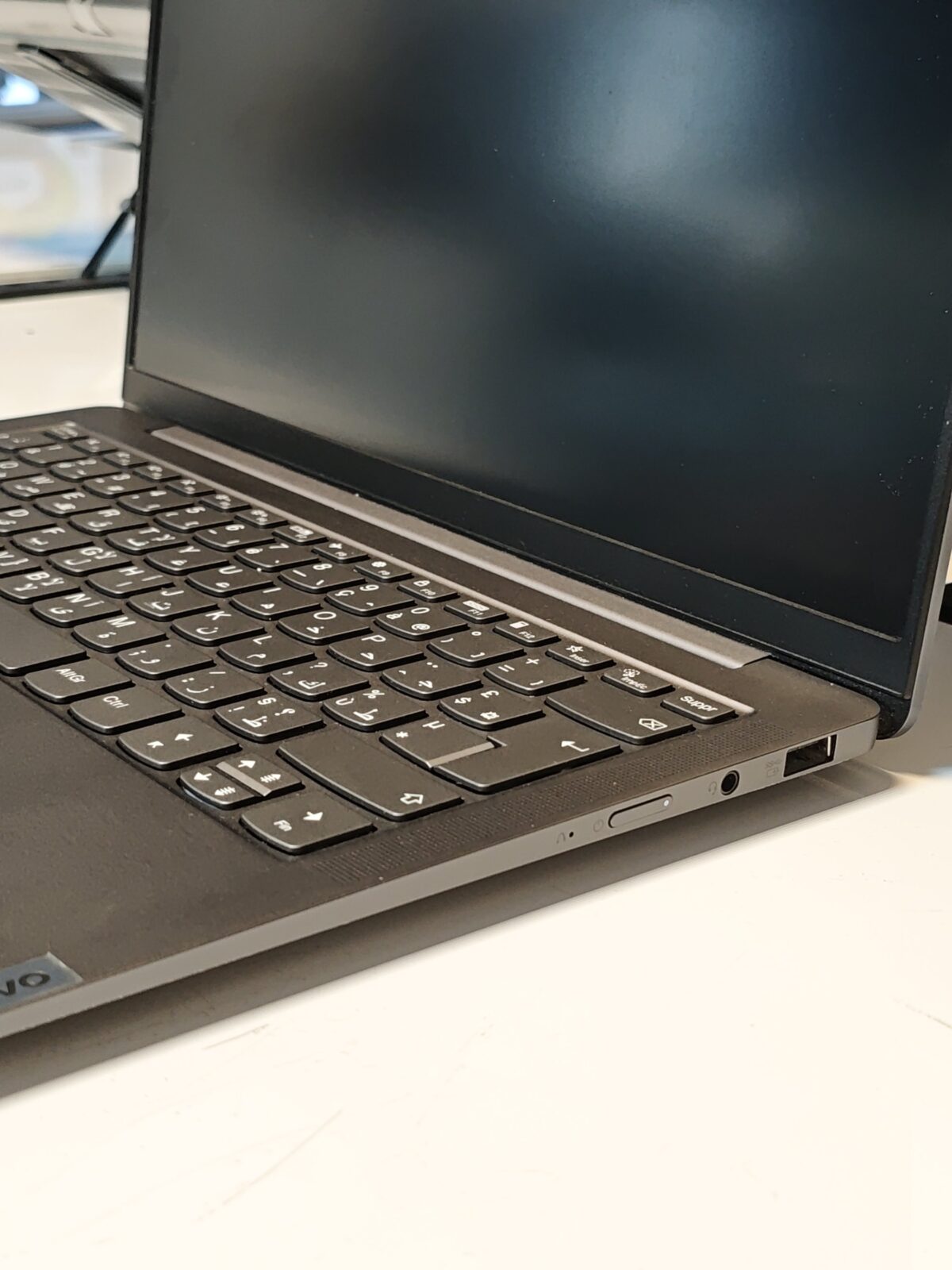 ⁦Lenovo YOGA SLIM 6I 14IAP8⁩ - الصورة ⁦5⁩