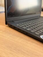 لاب توب بمواصفات عالية، تصميم أنيق وشاشة واضحة لأغراض العمل والدراسة.